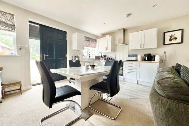10, Meadow Drive, Middleton Cheney photo 2
