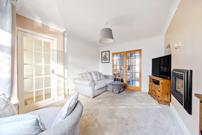 4, Gleanings Avenue, West Yorkshire photo 3