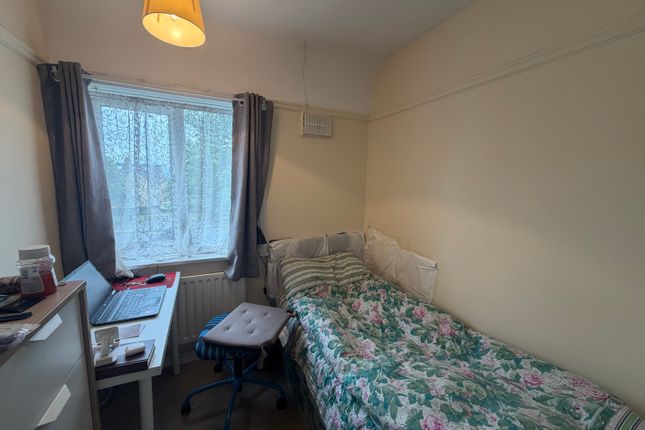 242, Coventry photo 4