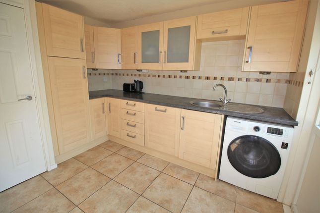9 Hudson Court, Guildford photo 4