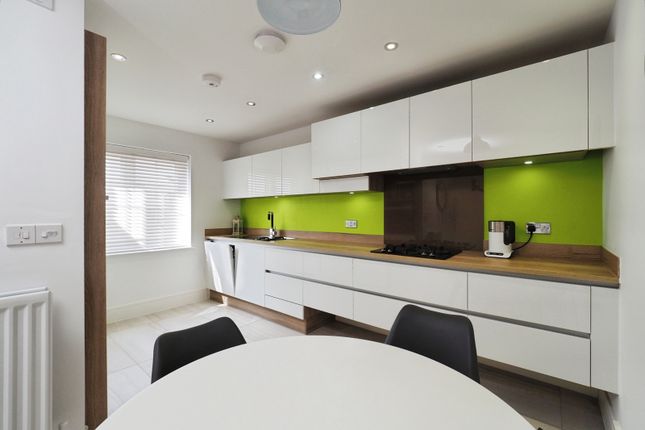 16, Birch Close, Nottingham photo 2
