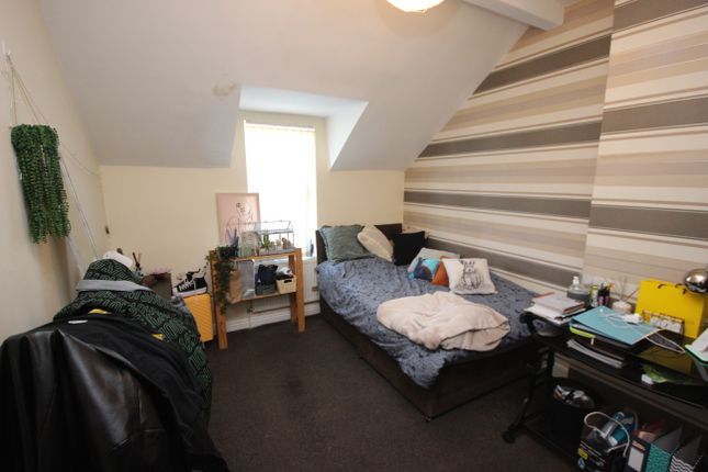 Shared accommodation to rent in Weaste Lane, Salford