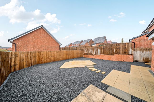 44, Blissett Drive, Grantham photo 4
