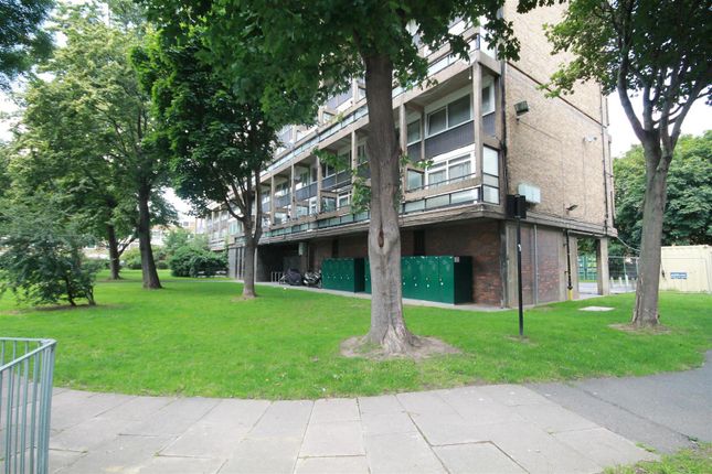 Thumbnail Flat for sale in Galewood Street, Elephant And Castle, London