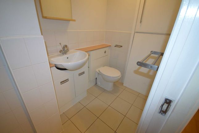 Flat to rent in Hermit Road, Canning Town