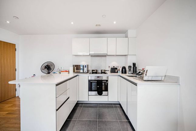 Thumbnail Flat to rent in Residence Tower, Manor House, London