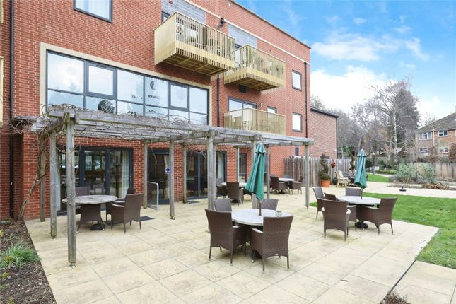 Flat for sale in Park Gardens, Bath Road, Banbury, Oxfordshire