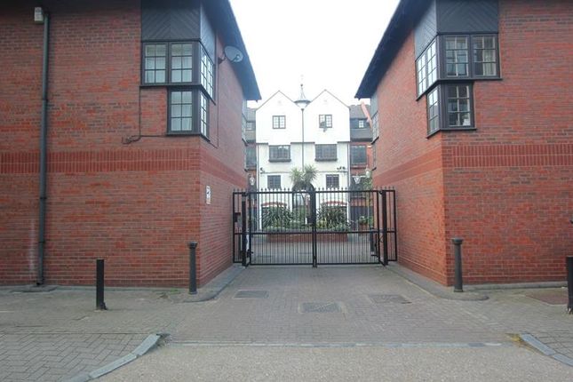 Parking/garage for sale in St. Georges Square, Limehouse