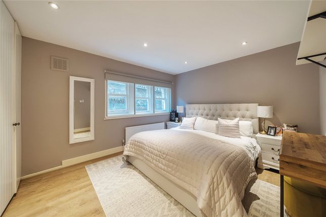 Flat for sale in Hillfield Avenue, London