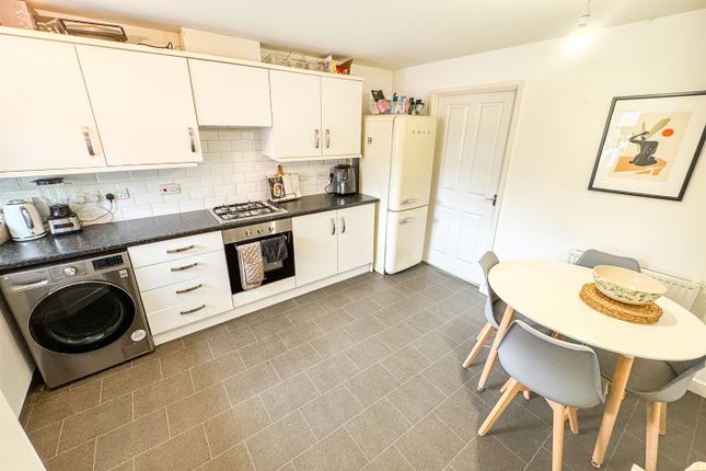 37, Carltonwood Close, Corby photo 2