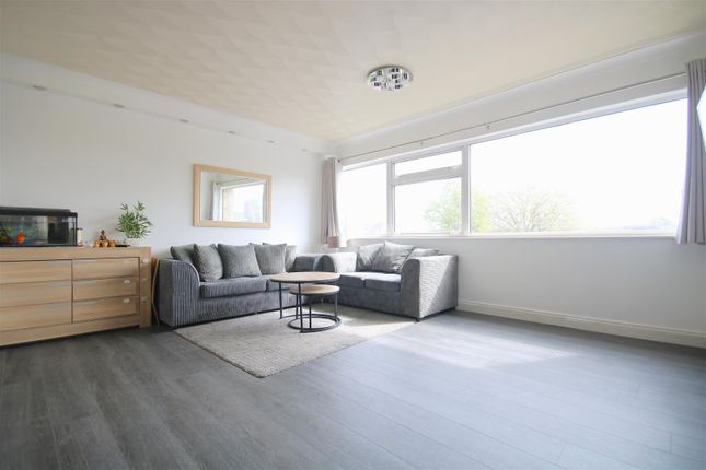 Flat for sale in Ditton Road, Langley, Slough
