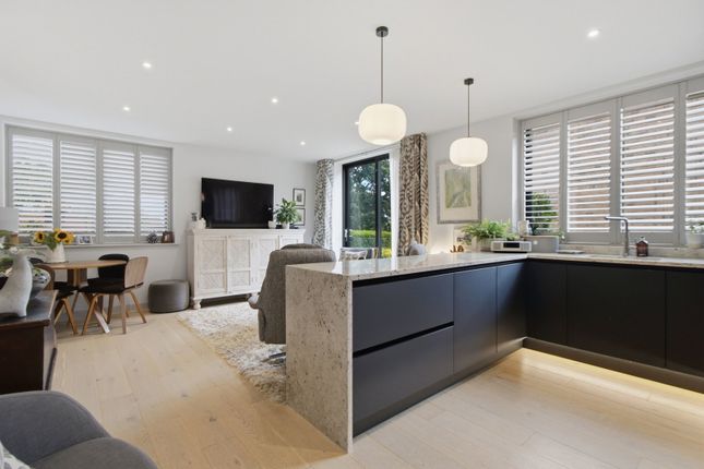 Apartment  9 The Cedars, 39 Pickersleigh Road, Malvern photo 3