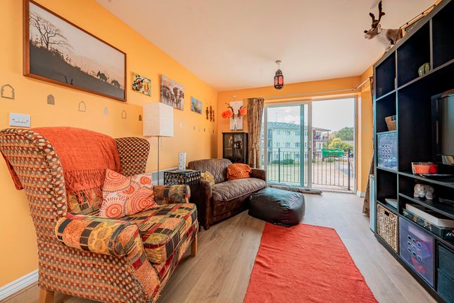 47 Vimy Close, Hounslow photo 4