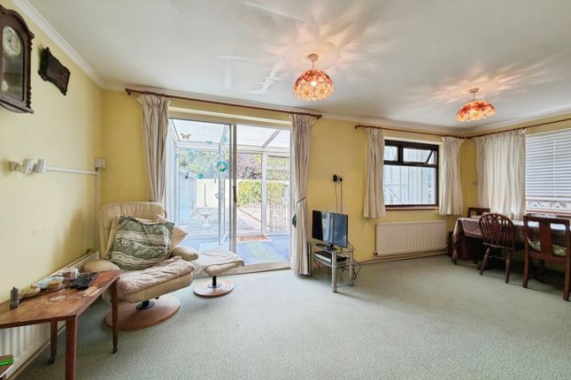 8, Denham Close, Romney Marsh photo 4