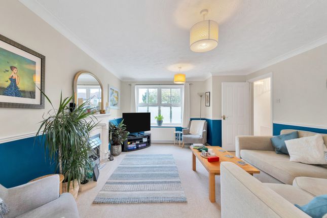 3 Armingford Crescent, Royston photo 4