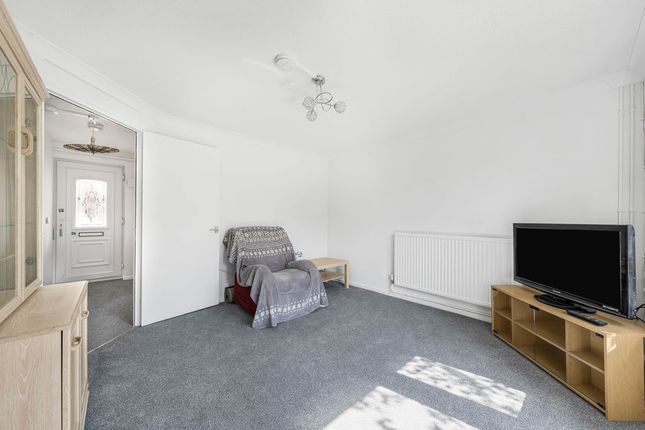 83, Dexter Avenue, Milton Keynes photo 2