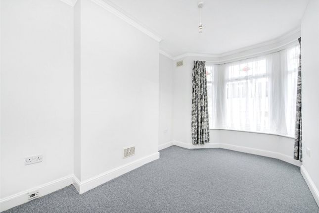 First Floor Flat, 95A, Little Ilford Lane, Manor Park photo 2