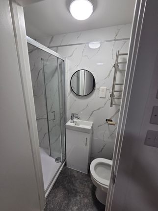 183 Nimrod Road, London photo 5