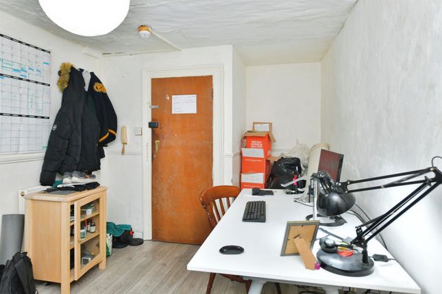 Flat 4, 11, Victoria Place, Plymouth photo 2