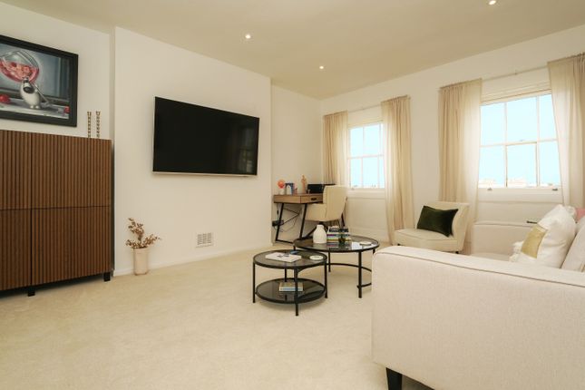 Flat 5,  21, Lansdown Crescent, CHELTENHAM photo 4