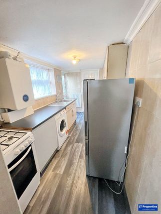 15 Hillside Road, Luton photo 5