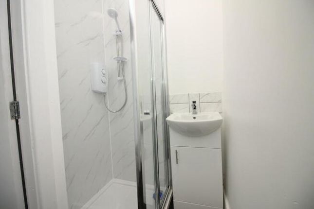 143B, Darlington photo 4