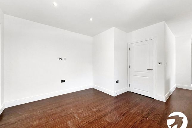 Flat 3, 69, Eaglesfield Road, London photo 2