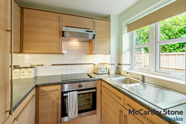9 Stewart Court, High Street, Epping photo 3