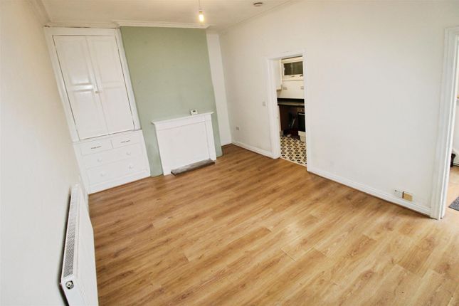 15, Esmond Street, Bradford photo 3