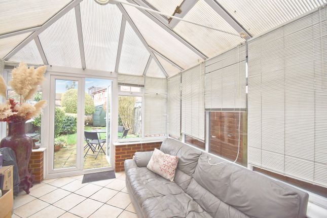24, Thorneycroft Close, WALTON-ON-THAMES photo 4