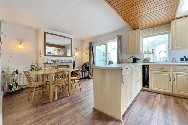 23 Markham Avenue, Weymouth photo 4