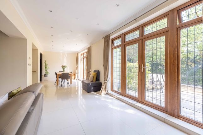 Russell House 5, Woodlands Close, Gerrards Cross photo 4