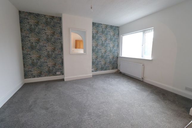 Thumbnail Maisonette to rent in Eastwood Road, Rayleigh