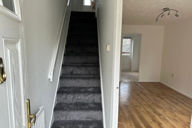 38, Simpson Close, Luton photo 3