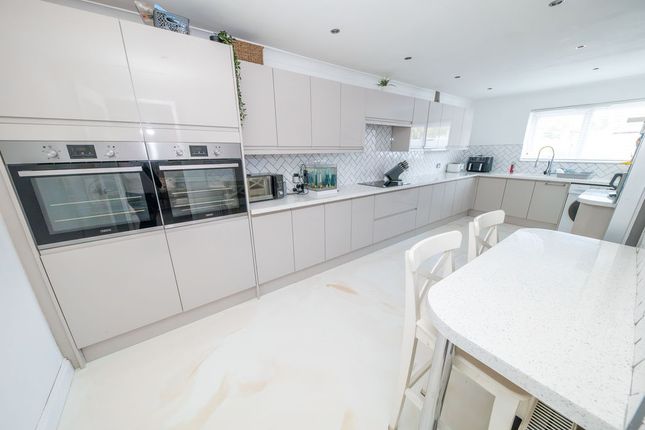 72, Shaftesbury Avenue, Purbrook photo 4