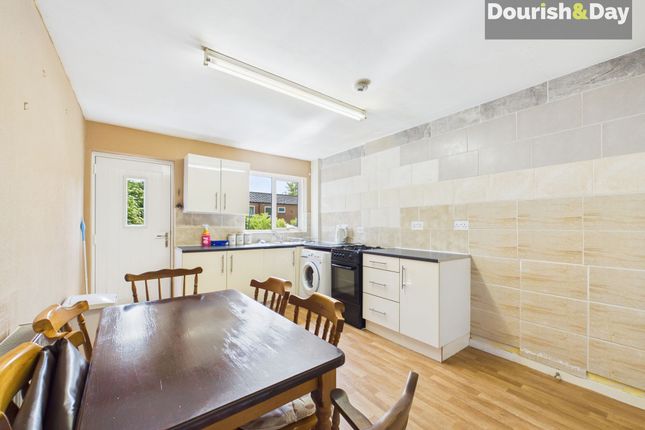 4 Shaw Gardens, Stafford photo 3