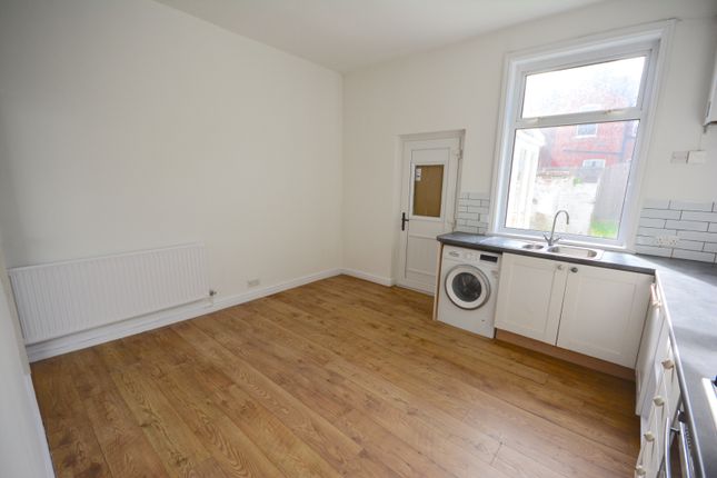 12 Scott Street, Radcliffe, Manchester photo 4