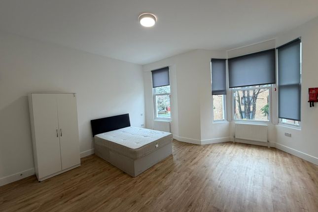 Flat 4, Pownall Gardens, Hounslow, London photo 2