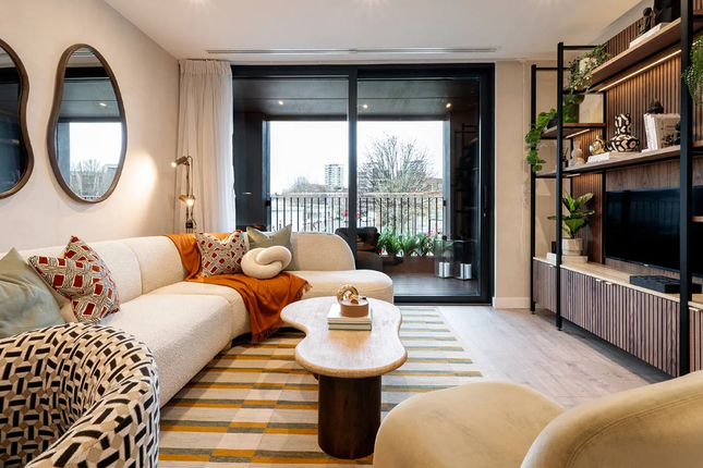 Flat B3.11.04, Bermondsey Place, Art House,, London photo 3
