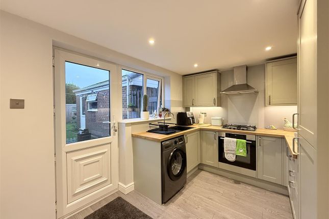 Lapwing Close, Stalybridge photo 4