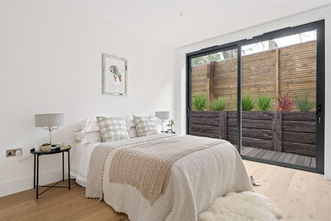Terraced house for sale in Georges Road, Islington, London