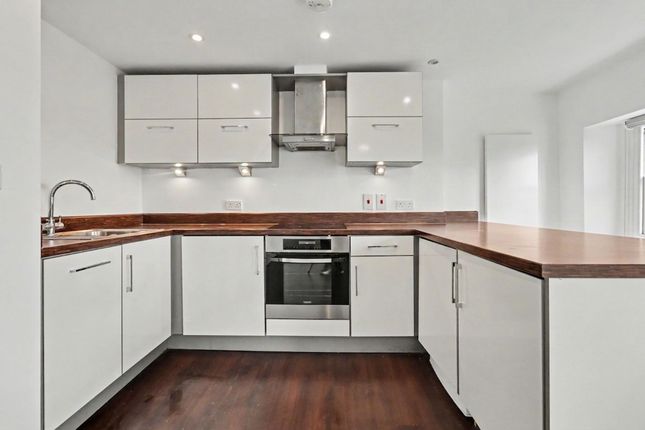 24 Rotary Court Hampton Court Road, East Molesey photo 3