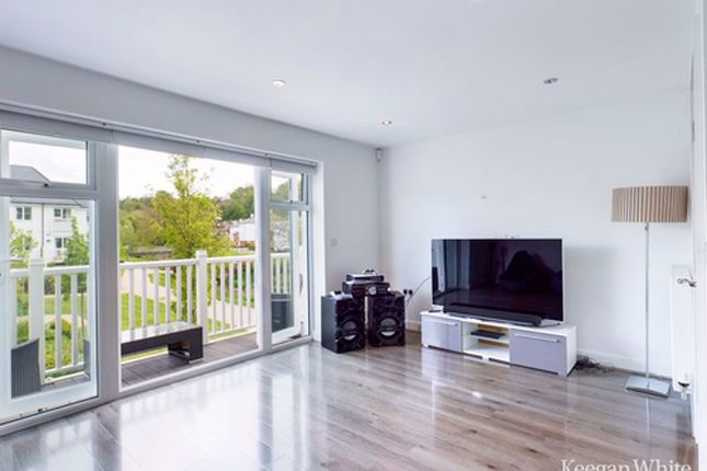 12, Venics Way, High Wycombe photo 2
