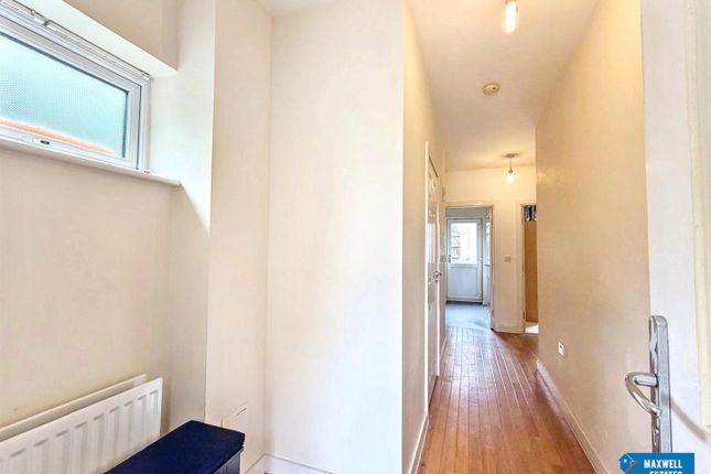 17, Cameron Crescent, Edgware photo 2