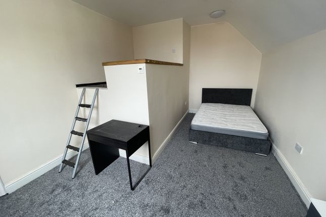 Thumbnail Shared accommodation to rent in 29 Wakefield Road, Normanton