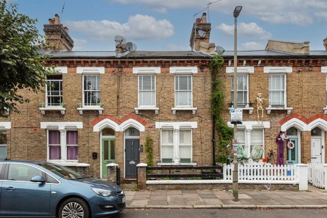 1-bed flat on London, £250,000