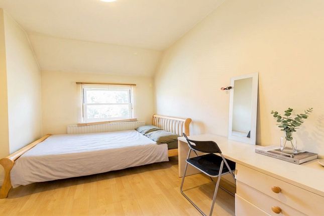 Flat 2, 55 Ranelagh Road, London photo 4