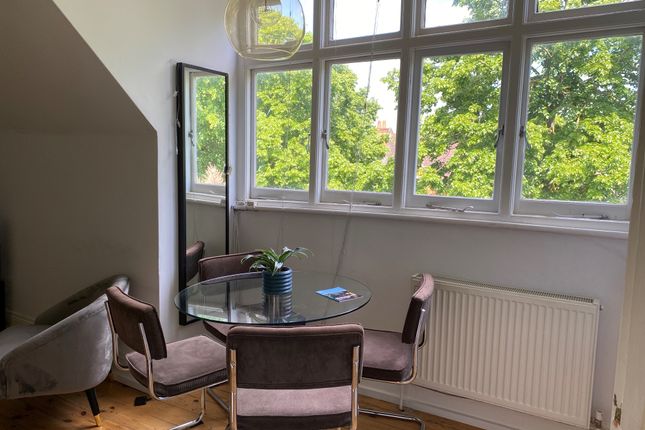 Flat for sale in Dukes Avenue, London