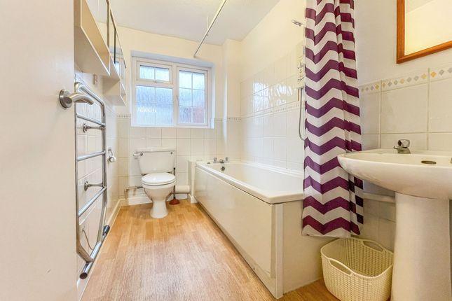 4 Starwood Court London Road, Slough photo 3