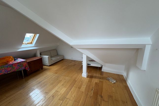 1b, Station Approach, EPSOM photo 2